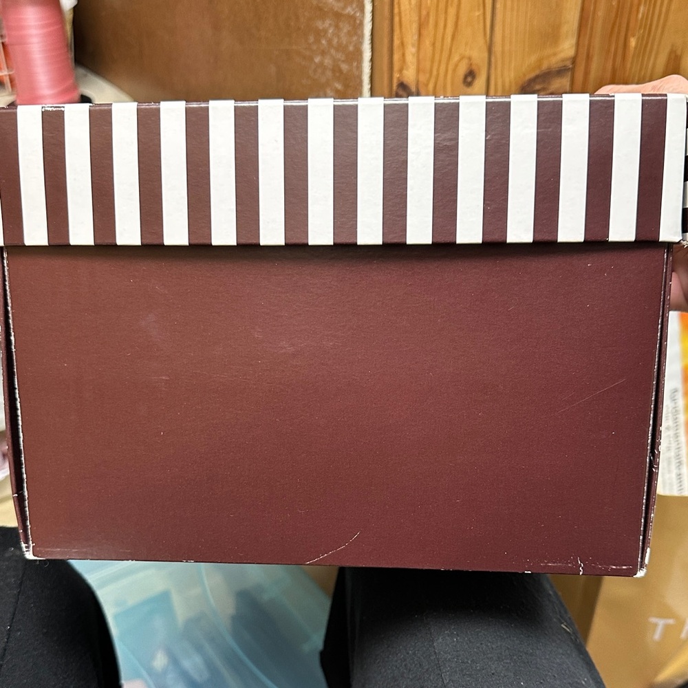 Henri Bendel Brown and White Striped Iconic Gift Box - Picture 2 of 3
